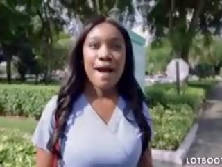 Orang hitam membual bokong mercedes mendapat kacau