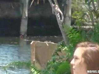 Tinedyer nobya filmed sitting hubo't hubad sa jacuzzi