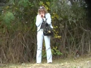 Fare pipì in natura 6198