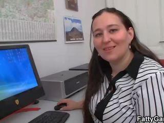 Дебели офис мадама мъст майната тя клиент