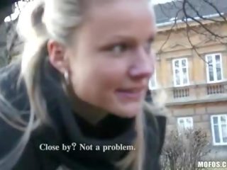 Apdullinātas čehi iezīme embracing daļa fucked