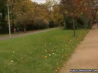Молодий дівчинки прицвяхований по великий пеніс