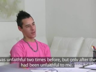 Žena činidlo wanking bodnutí na amatér kámo