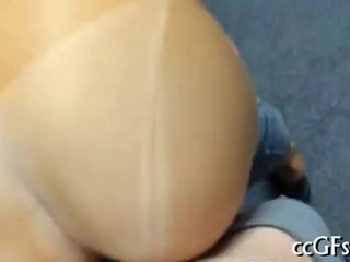 Beguiling 적법한 나이 damsel 연인 제공 에이 타기