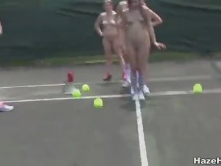 소녀 아웃 에 그만큼 courts n 달리는 훈련