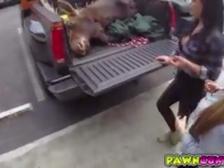 Тези голям бюст мадами имах малко умения