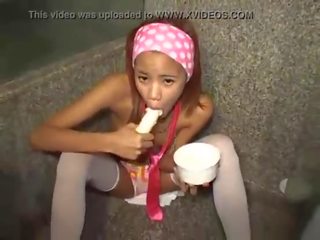 Me taýlandly young female tia 18 like banan sordyrmak