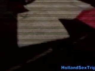 현실 브루 넷의 사람 네덜란드 단 정치 못한 여자 핥았