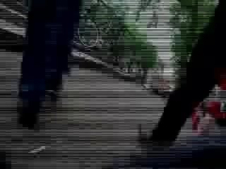 유럽의 swell 브루 넷의 사람 streetwalker