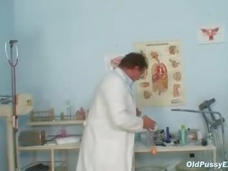 优雅 老 女儿 米拉 需求 的gyno 诊所 检查