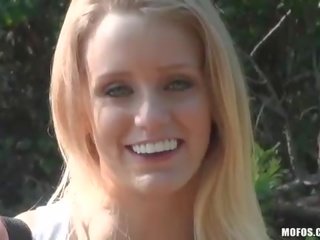 Gun shooting amateur damsel fucked outdoor