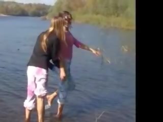 二 18yo 女孩 裸 由 該 lake