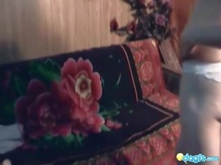 Виявилося на diva грає з фалоімітатор на в диван