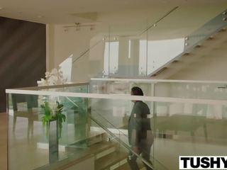 Млад тийн детегледачка дупе прецака от баща
