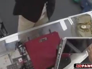 Bewitching 优 小鸡 的阴户 撕开 开始 为 一些 快 现金