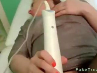 红发 在 丝袜 性交 由 教授 在 假 医院