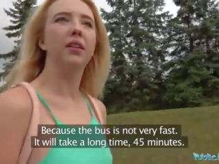 Jemagat öňünde agent amerikaly deity fucks big sik outdoors