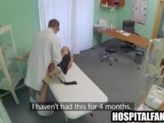 褐发女郎 病人 越来越 性交 硬 由 她的 专家