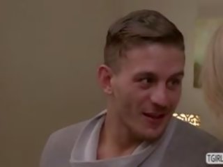 人妖 aspen 生情愫 一 猛男 飾釘 為 一 野 混蛋 他媽的