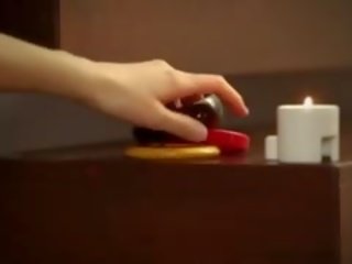 큰 splendid 브루 넷의 사람 에 나의 소파