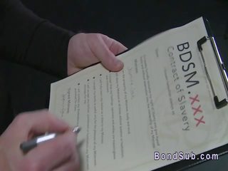 Грудаста молодий жінка шльопання чоловік суб в темниця