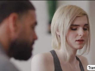 레이디 소년 하자 그녀의 stepdad 앞머리 그녀의 바보