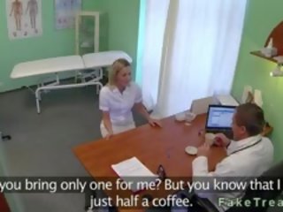 Flirty blondinka şepagat uýasy fucked by expert in his ofis