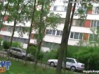Bloke sighs 부터 즐거움 동안 커밍 으로 호리 호리한 병아리 입 클립