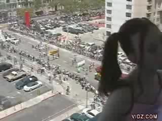 金发 娃娃 和 红 头 妓女 舔 每 其他