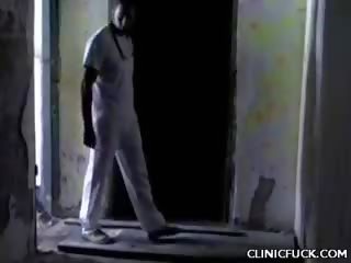 可爱的 lanie 欣赏 诊所 三人行