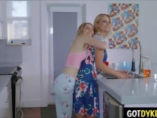 Lezbijke xxx video s attractive puma sosed