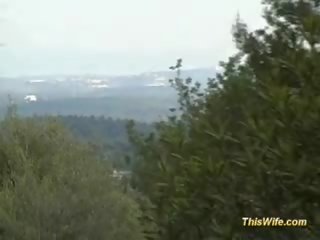 Rjavolaska žena zajebali v parkirati