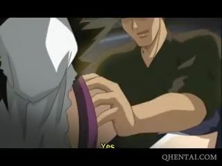 Nakatali pataas hentai babae grabbed sa pamamagitan ng ang suso at fucked