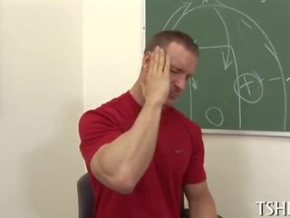 Жорстокий хлопець bonks a damsel