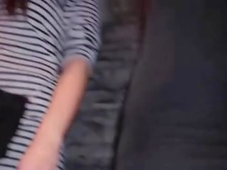 옷을 입은 여성의 벌거 벗은 남성 청소년 준비 빌어 먹을 그만큼 스트리퍼