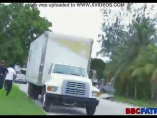 迈阿密 女 警察 上 该 潜行