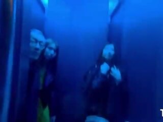 挑発的 日本語 女の子 mona ayami と tsubaki kato 行きます へ ザ· 愛 ホテル