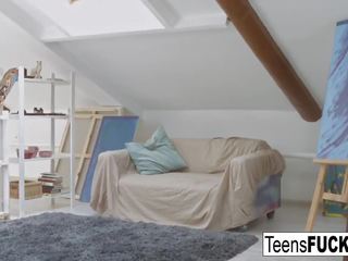 Young blondinka vladislava strips off her fancy içki geýim to fuck