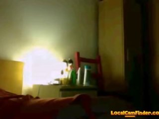 Недосвідчена підліток грає з її тіло на камера