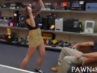 Carley walked 으로 나의 가게 견딜 수 없는 에 판매 an 늙은 책