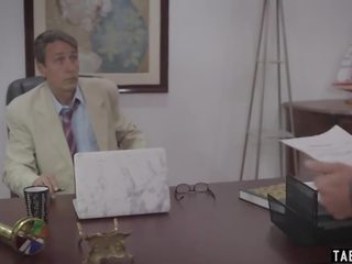 Підліток падчерка трахкав в ceo для зберігати її тато робота