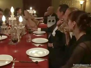 Gros seins séduisant supérieur mademoiselle
