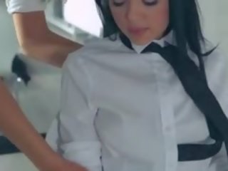 Extraordinary 소녀 놀리는 그녀 자신 에 바지