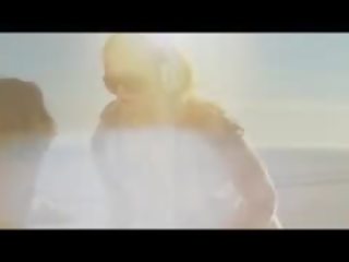 Poletje ljubezen na na plaža v umetnost umazano film