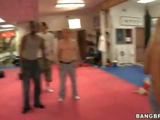 狗屁 得到 瘋狂的 在 該 dojo