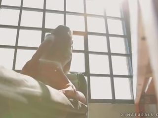 Чарівна молодий брюнетка мастурбує