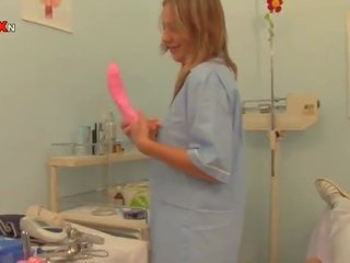 Natalii 다만 돌린 18 과 수신 에이 입 완전한 의 소변!