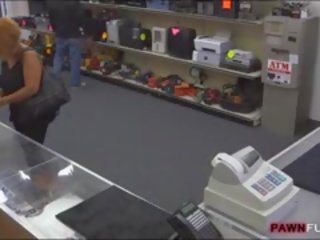 大 屁股 業餘 特點 釘 由 pawn 男人 在 該 幕後