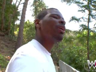 Malaki titted jessica ala napupunta tsokolate trunk