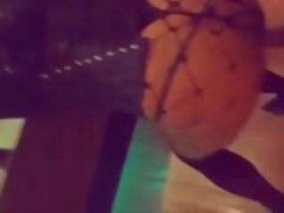 누구 이다 이 inviting 여자 같은?